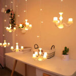 ⁦ثريا معلقة بإضاءات ملونة⁩ - الصورة ⁦2⁩